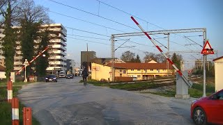 Spoorwegovergang Zagreb (HR) // Railroad crossing // Željeznički prijelaz