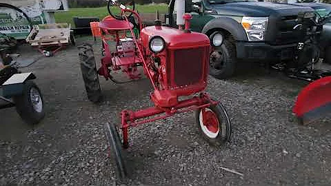 IH Farmall Cub and Cub Lo-Boy tractor comparison and walk around