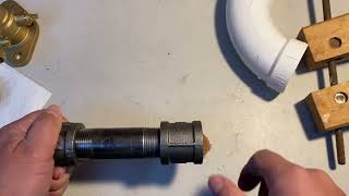 How A Left And Right Thread Pipe Connection Works. No Pipe Union Joint.
