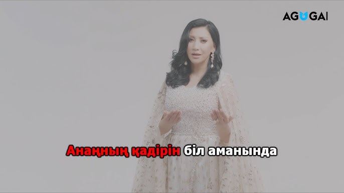 Қара әйелдің порно жинағы Сексуалды аяқ киімдегі қыздардың аяқтары