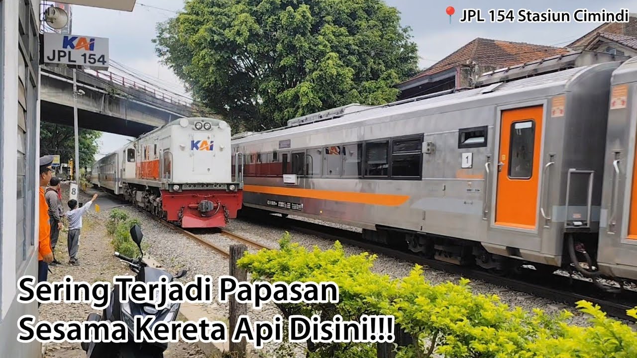 SERING TERJADI PAPASAN!!! Hunting Kereta Api Ngebut Di Perlintasan Kereta Api Stasiun Cimindi