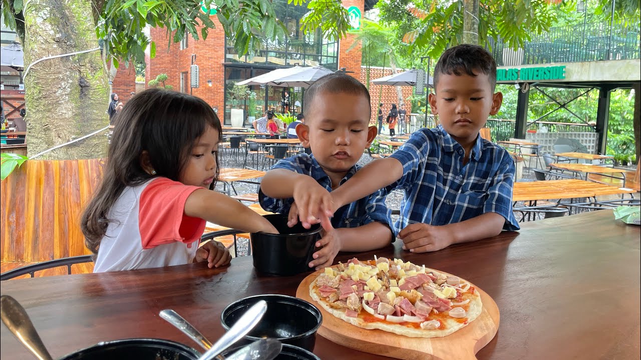 Resto Baru Lengkap Banget di Bogor| Resto Ada Playground & Feeding Animal| Restoran Kalialas Bogor