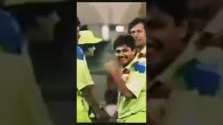 Amazing catch by Moin Khan #cricketshorts #imrankhan #moinkhan #1992worldcup #pakistanvsaustralia