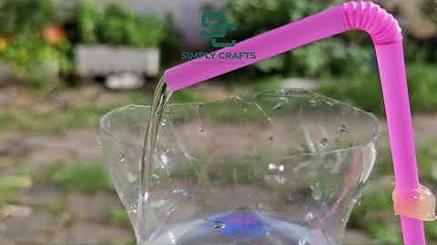 🤩 Watch how to make a simple, working water fountain using just 3 plastic bottles and a straw.