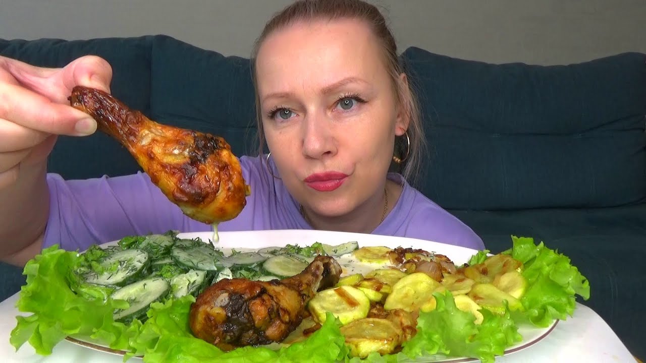 МУКБАНГ ПП почти ГОЛЕНИ ЗАПЕЧЕННЫЕ В ДУХОВКЕ, КАБАЧКИ ЖАРЕНЫЕ,САЛАТ ...