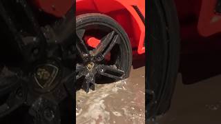 Lambo rojo atrapado en el barro #shorts