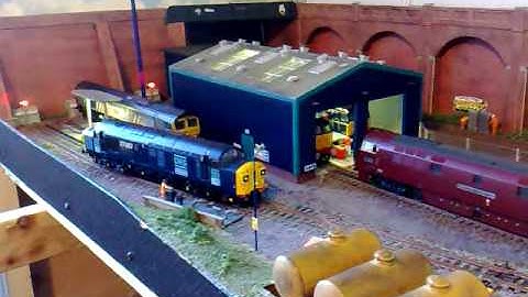 howes sound chipped unrefurbished class 37 on warmington depot