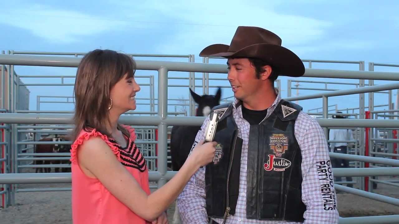 Pro Rodeo Canada Athlete Spotlight - Sam Kelts barrel ラッシュガード