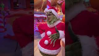 The Grinch Loves Memorial Day! - Meeting the Grinch at Universal Orlando Resort #Shorts