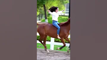 هوايتي ركوب الخيل عند خالي خيول بس مو مدربات ما اقدر اركبهن 