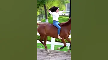 هوايتي ركوب الخيل عند خالي خيول بس مو مدربات ما اقدر اركبهن 