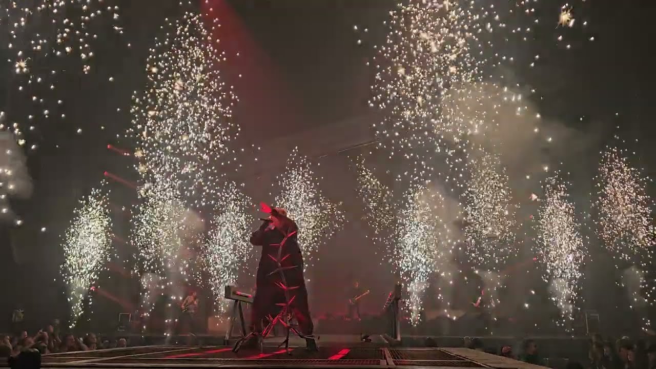 Parkway Drive 2 songs live at Ziggo dome, amsterdam , The Netherlands