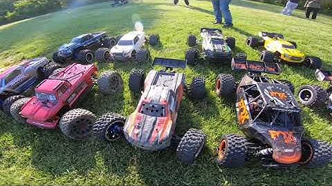 Losi dbxl-e 2.0 vs traxxas Xmaxx vs Arrma Kraton 8s Rc Racing part 1