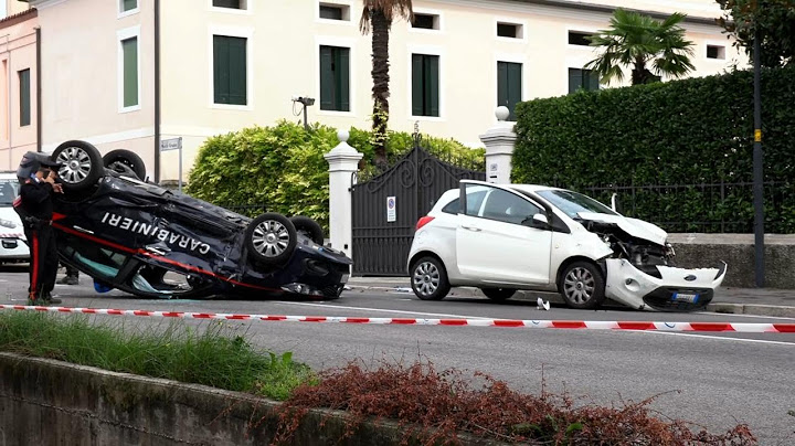 Treviso, ruba tre auto e durante la fuga uccide un ciclista: travolta anche auto dei carabinieri