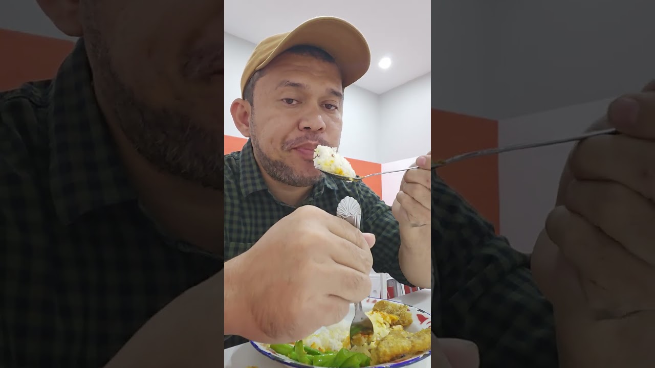 Makan nasi kulit Mak Igun