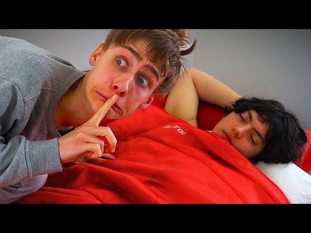 10 MANIEREN OM IEMAND WAKKER TE MAKEN - YouTube 10 Manieren Om Iemand Wakker Te Maken - Youtube