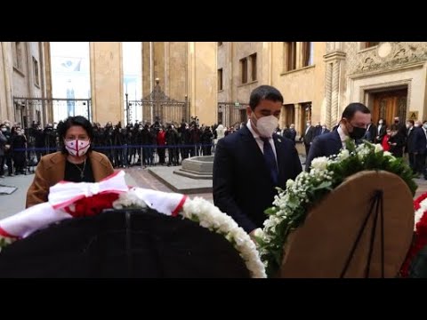 რუსული საბჭოთა ოკუპაციის 101-ე წლისთავი - პარლამენტში იუნეკერების ხსოვნას პატივი მიაგეს