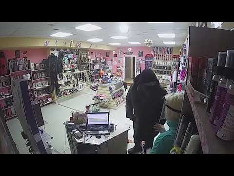 Продавщица секс-шопа в Воскресенске пыталась отбиться от грабителя.