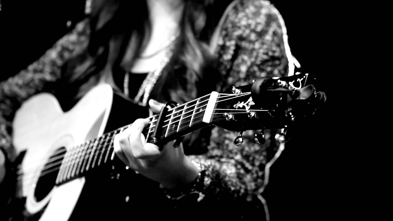 Maddi Jane - Sing/A Sky Full Of Stars (Official Music Video)
