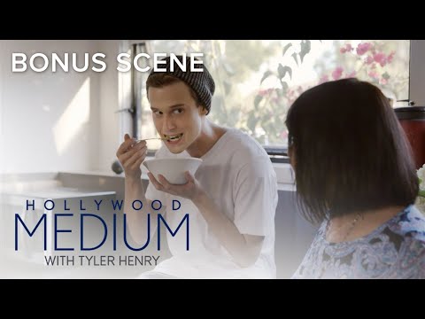There's a Ghost in Tyler Henry's Lemon | Hollywood Medium with Tyler Henry Bonus Scene | E!