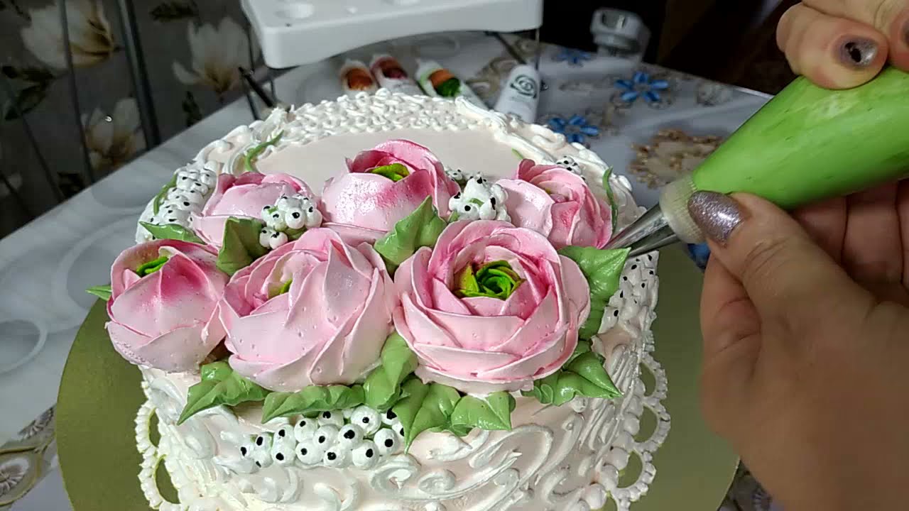 Торт для женщин ко Дню матери! Кремовый торт с ранункулюсами.