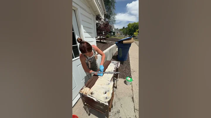 My dream desk for $5?? #furnitureflip #diyprojects #thriftflip #furniturerestoration #diy #upcycle thumbnail