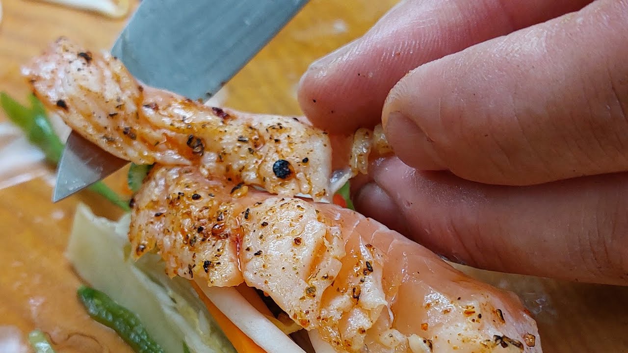 Sommerrollen | geflämmte Lachsforelle | Wildkräutersalat in wunderbarer ... Sommerrollen | geflämmte Lachsforelle | Wildkräutersalat in wunderbarer ...