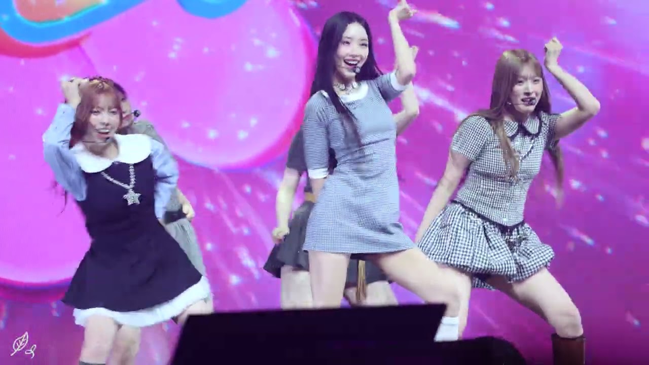 251125 RESCENE 3rd Mini Album [lip bomb] Showcase - Bloom 리브 직캠 │  Liv Focus