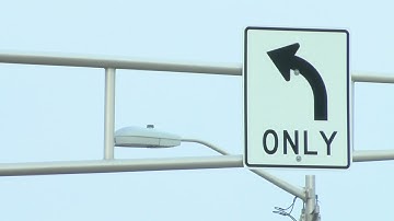 Traffic signal confusing drivers, causing backup during rush hour