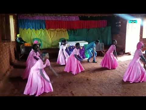 Wanakwaya Wa Kanisa La P A G T Kitagata Wakiongoza Ibada Ya Jumapili