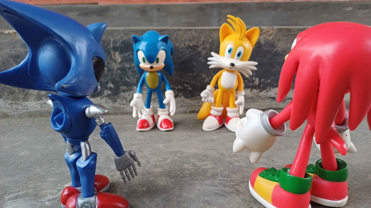 Hunting Sonic & Friends Hiding in an Abandoned Backyard! Can You Find Them Before Time Runs Out?