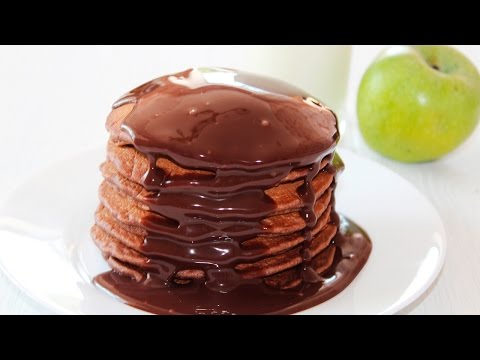 Video: Chocolate Pancakes Nrog Txiv Tsawb Thiab Caramel Sauce