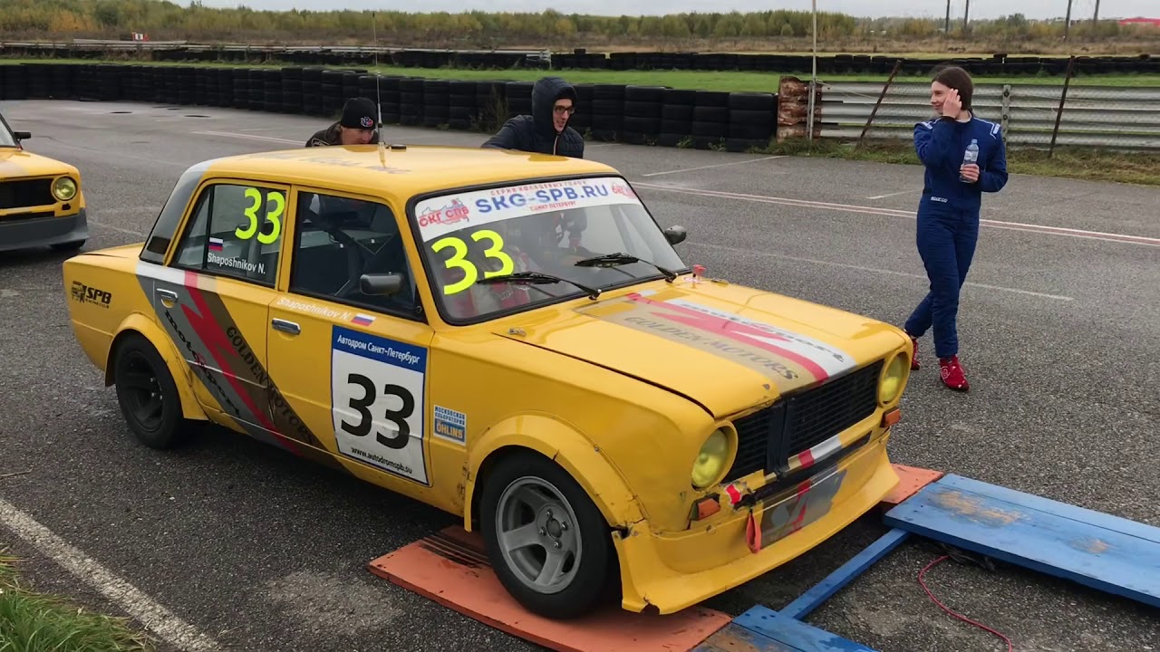 Автоспорт санкт петербург. Кольцевые гонки СПБ. СКГ СПБ гонки. СКГ СПБ гонки ВАЗ 2101. СКГ СПБ гонки девушки ВАЗ 2101.