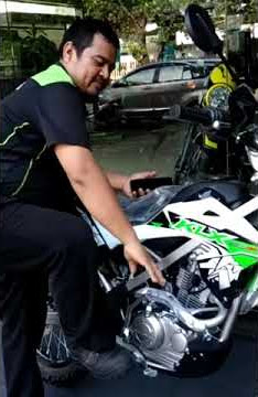 Cara menghidupkan motor KLX dengan kick starter yg paling mudah #Kawasaki #Motor #KLX #Dtracker