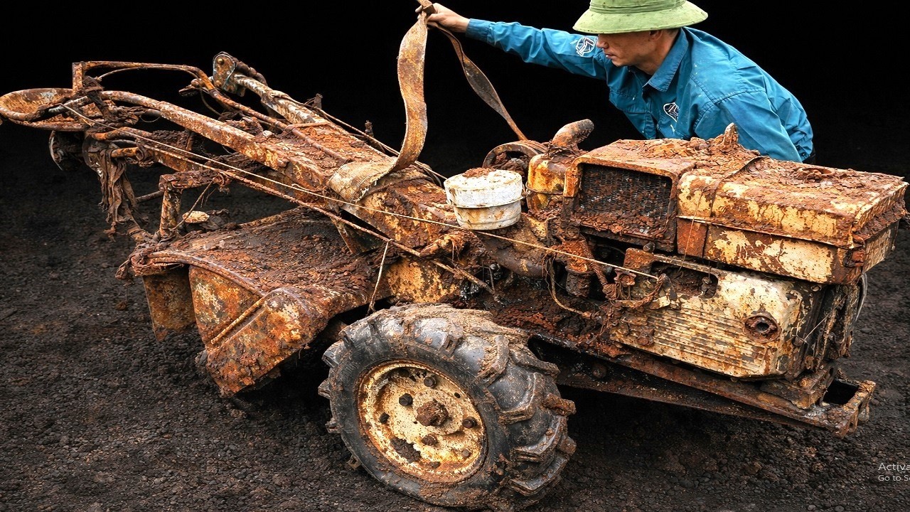 Ultimate Rusted Farm Tractor Restoration // Skilled Revival of an Abandoned Machine