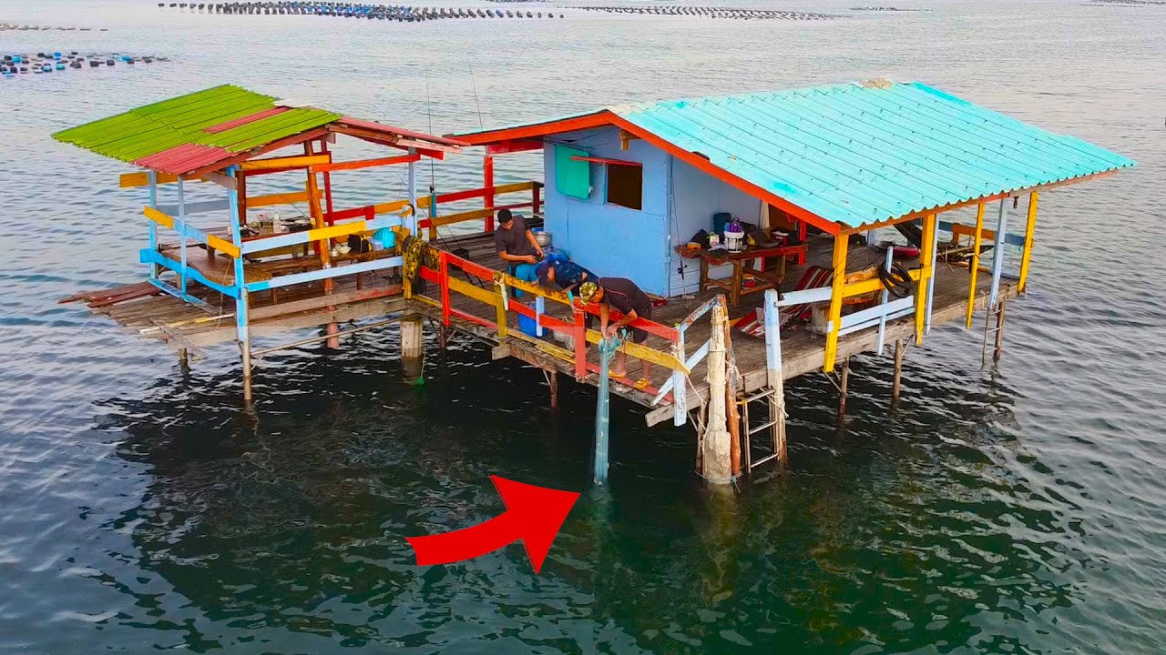 Погрузитесь в атмосферу, это действительно здорово. Проживите жизнь на плоту, Банг Пхра, Чонбури.