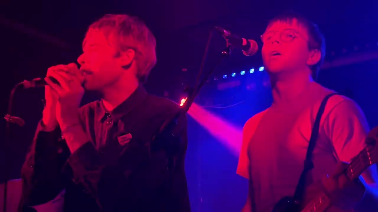 FLAT PARTY - Tudor Mannequin, live at The Old Blue Last, London [FLASH WARNING]