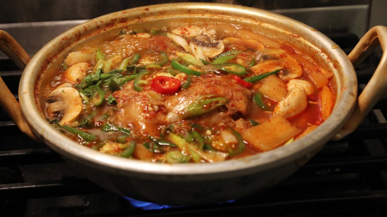 Spicy fish soup (maeuntang)