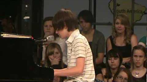 Greyson Chance Singing Paparazzi (Lady Gaga)