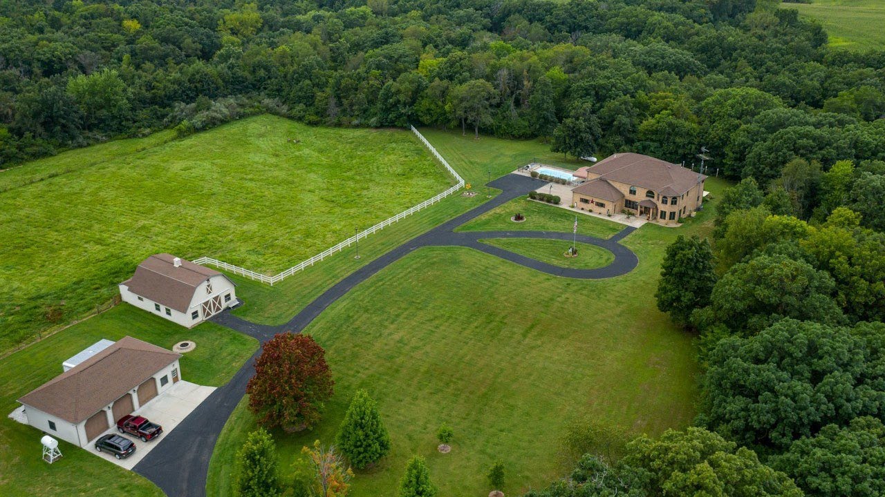 Secluded Large Country Home For Sale In McDonough County, IL (With 108