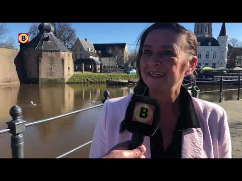 Taxichauffeuse Corina is wantoestanden bij taxistandplaats in Breda zat.