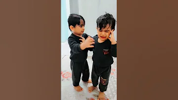 ولادي التوأم عبوا حالهم مي مواقف معهم 