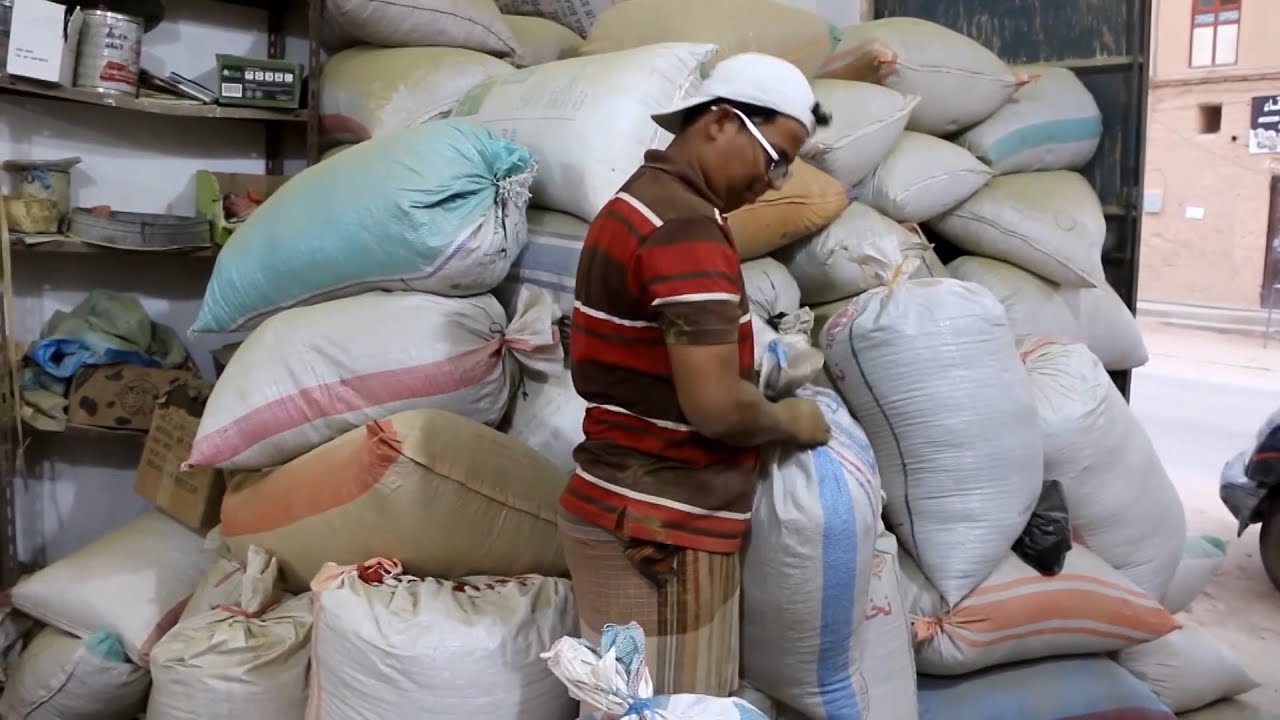 الحناء الحضرمي.. شهرة واسعة وتجارة مربحة