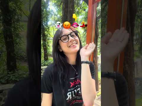 Ketika Zee Asadel ngajakin nonton Danur dalam wujud berbagai emoji...