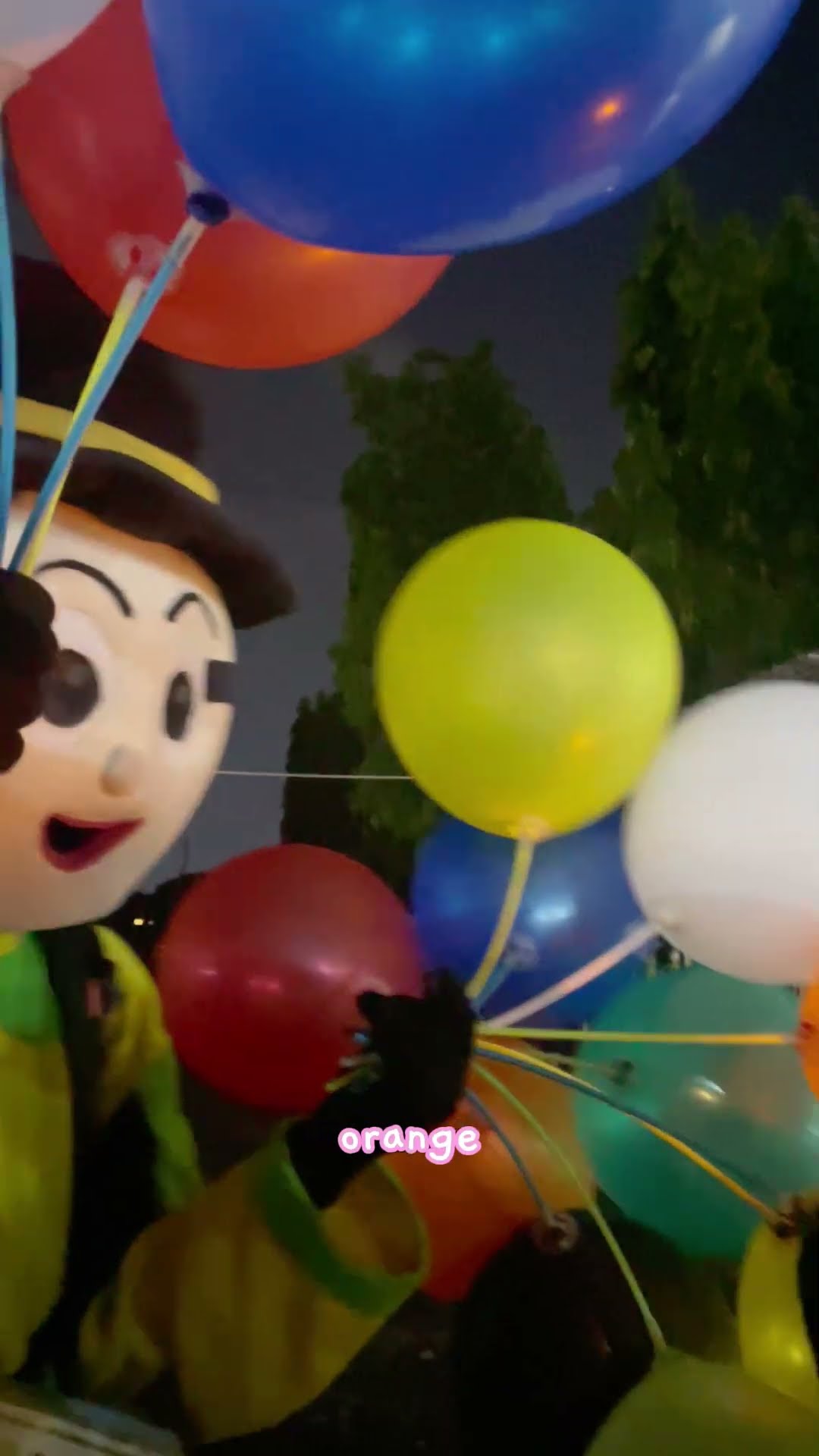 BIKIN TERHARU ?? LEIKA BELI SEMUA BALON DI PINGGIR JALAN #leika #shorts
