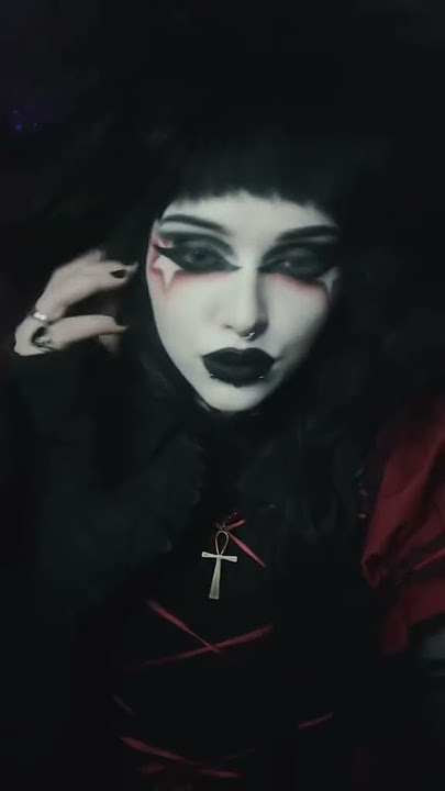 🧛‍♀️🩸🥀 #goth #gothic #gothgirl #makeuplook #ootd
