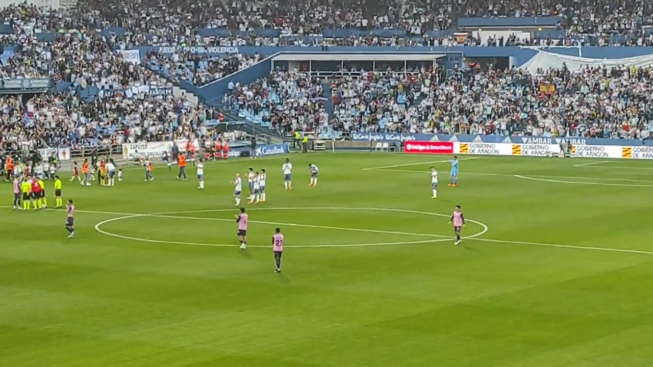 Homenaje a Alberto Zapater en La Romareda, en su último partido como zaragocista. suerte Capitán.