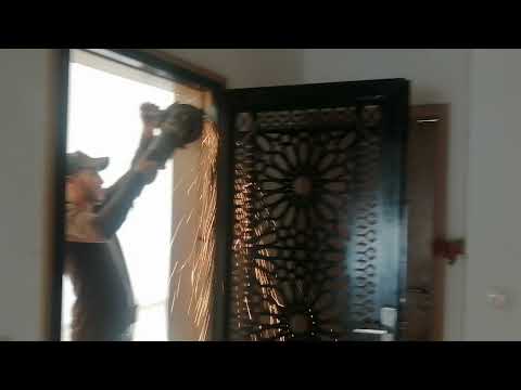 البحت عن طريقة تركيب باب الحديد سكرتي في سكان للاقتصادي اجي تشوف كيف