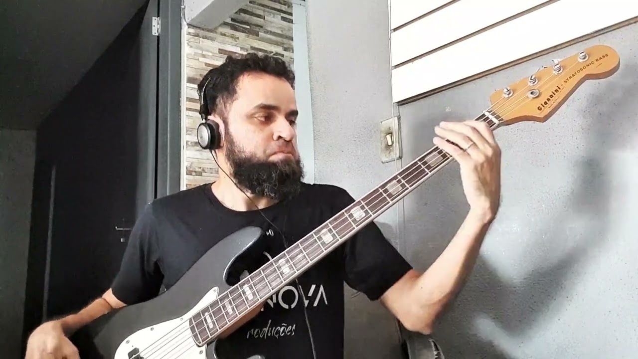 Giannini StratoSonic - Amei te ver (BASS COVER)