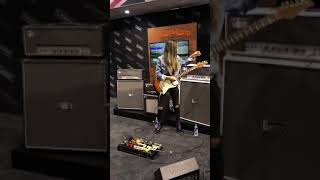 Lari Basilio play in Namm2020 at Laney amp